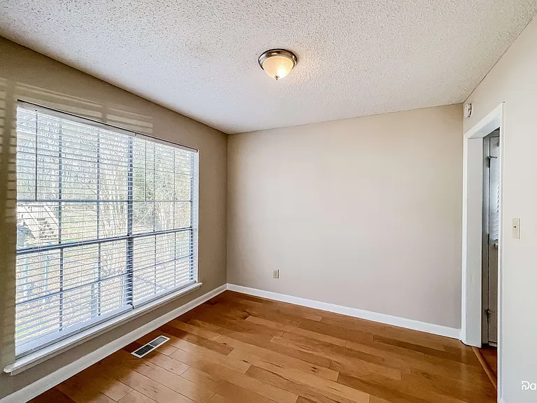 2539 Daly Dr — Photo 11