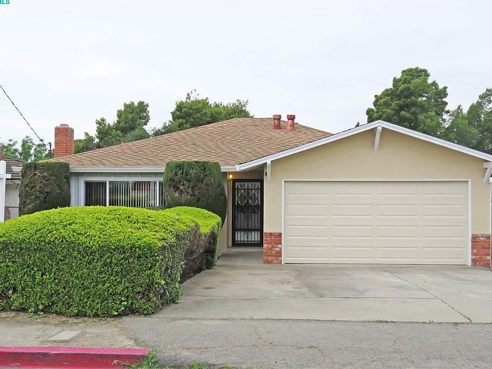 1st image of 22637 Woodroe Ave