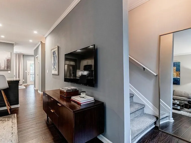 1146 Village Ct SE — Photo 16