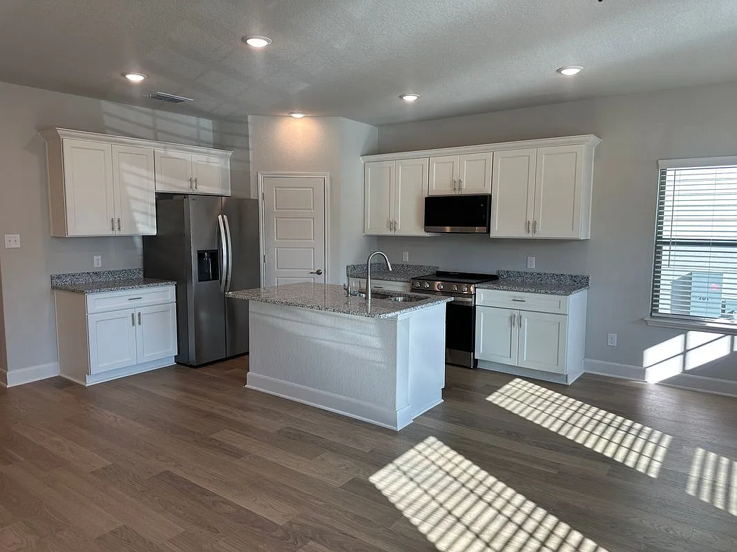 3 bed, 2.0 bath, 1263 sqft, $1,500 — Photo 3
