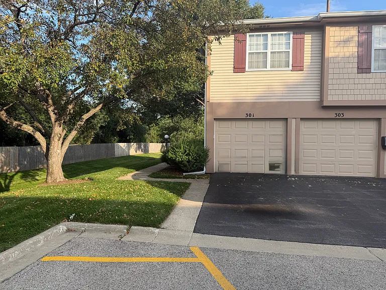 301 Cherrywood Ct — Photo 17