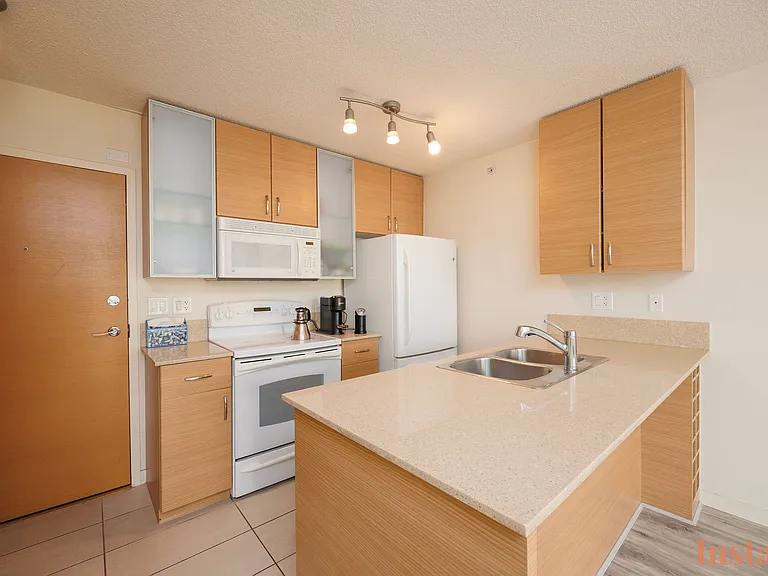 977 Mainland St #603 — Photo 7