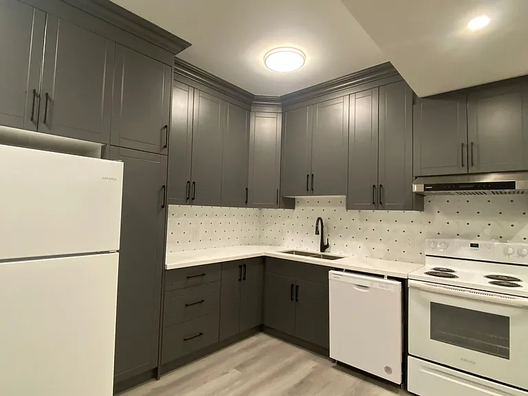306 Jarvis St E — Photo 5