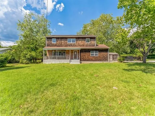 5 Gerald Lane, Hampton Bays, NY 11946