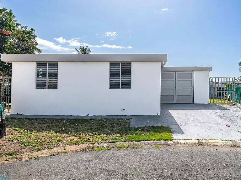 2040 Paseo Azalea — Photo 1