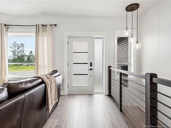 5th image of 11 Riverside Dr
