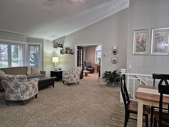 5th image of 2625 Meadow Dr