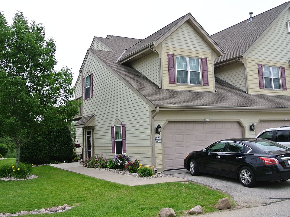 Front View / Garage