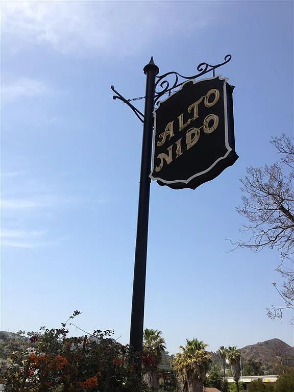 Chateau Alto Nido Apartments — Photo 3
