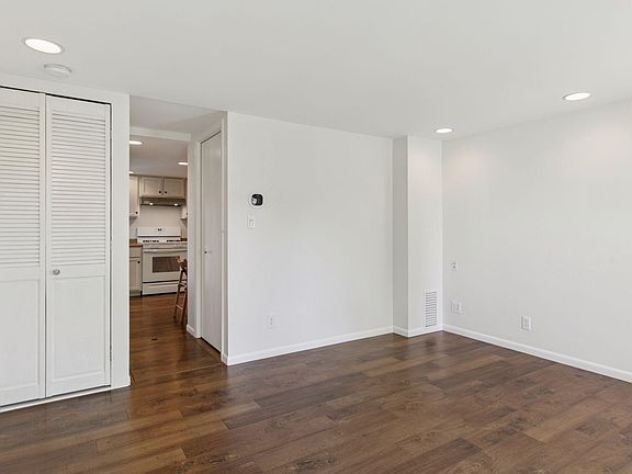 5th image of 1707 Sheridan Ave
