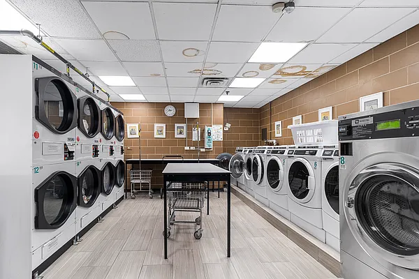 Sold by Redfin Real Estate | media 27