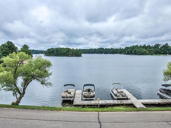3rd image of 8596 Lakeview Dr #A