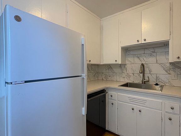 3rd image of 2117 Nob Hill Ave N #3