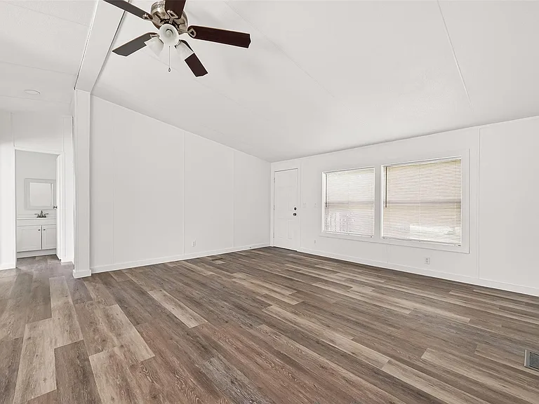 6018 Barney Ln — Photo 10