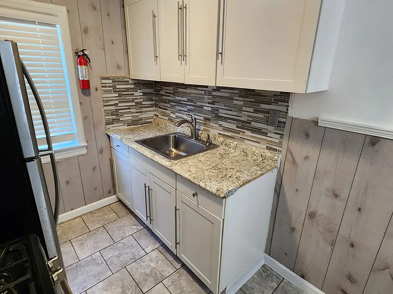 122 Moffatt Ave — Photo 11
