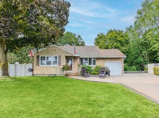 22 Larry Rd, Selden, NY 11784