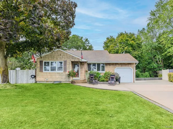 22 Larry Road, Selden, NY 11784