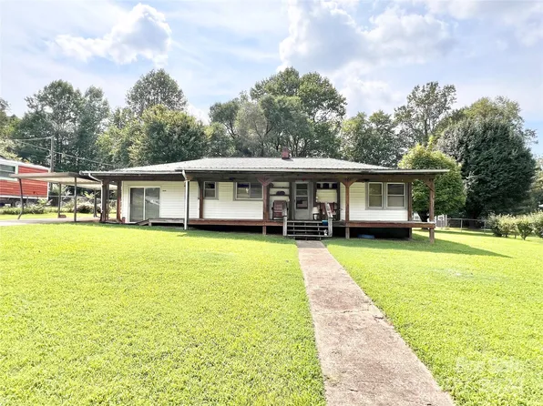 2610 Hogan Dr, Lenoir, NC 28645