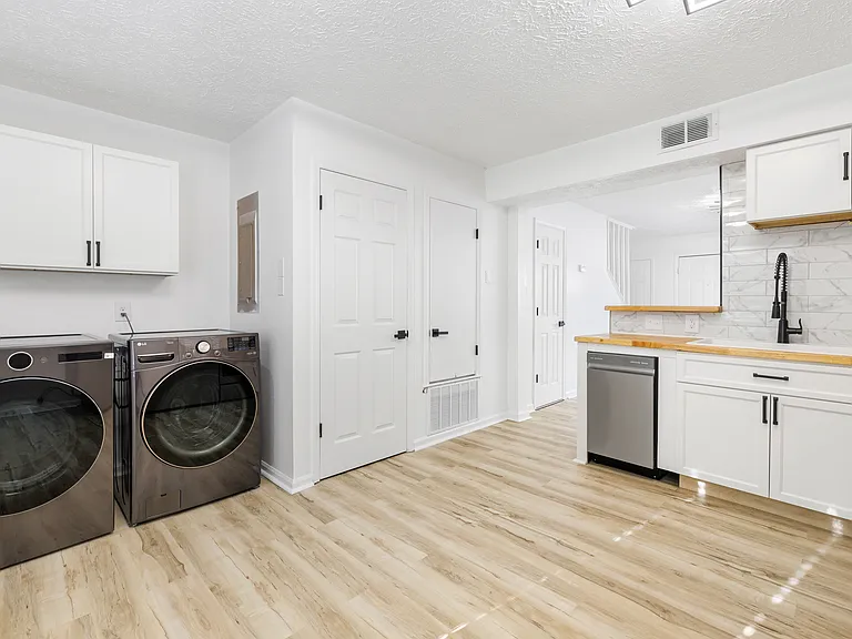 120 Woodhouse Ln #A — Photo 11
