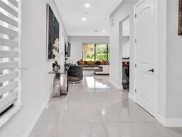 8645 NW 39th Ct — Photo 9