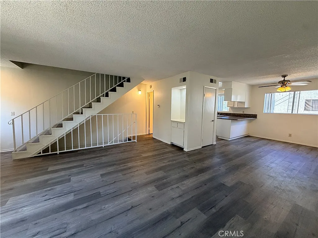 3 bed, 2.5 bath, 1217 sqft, $3,450 — Photo 4