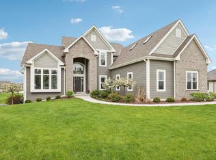 N67W15893 Tamarack Trl, Menomonee Falls, WI 53051