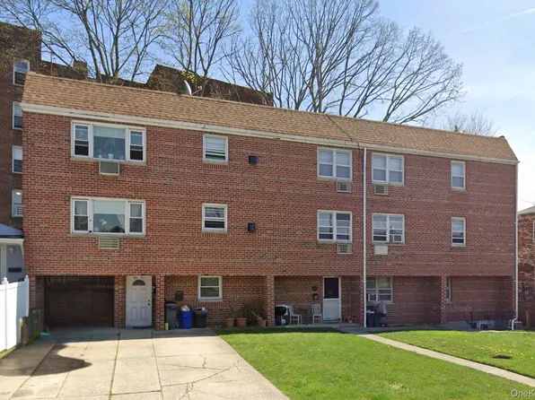 36-11 Utopia Parkway, Flushing, NY 11358