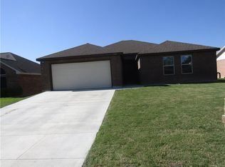 624 Oak View Ct, Azle, TX 76020