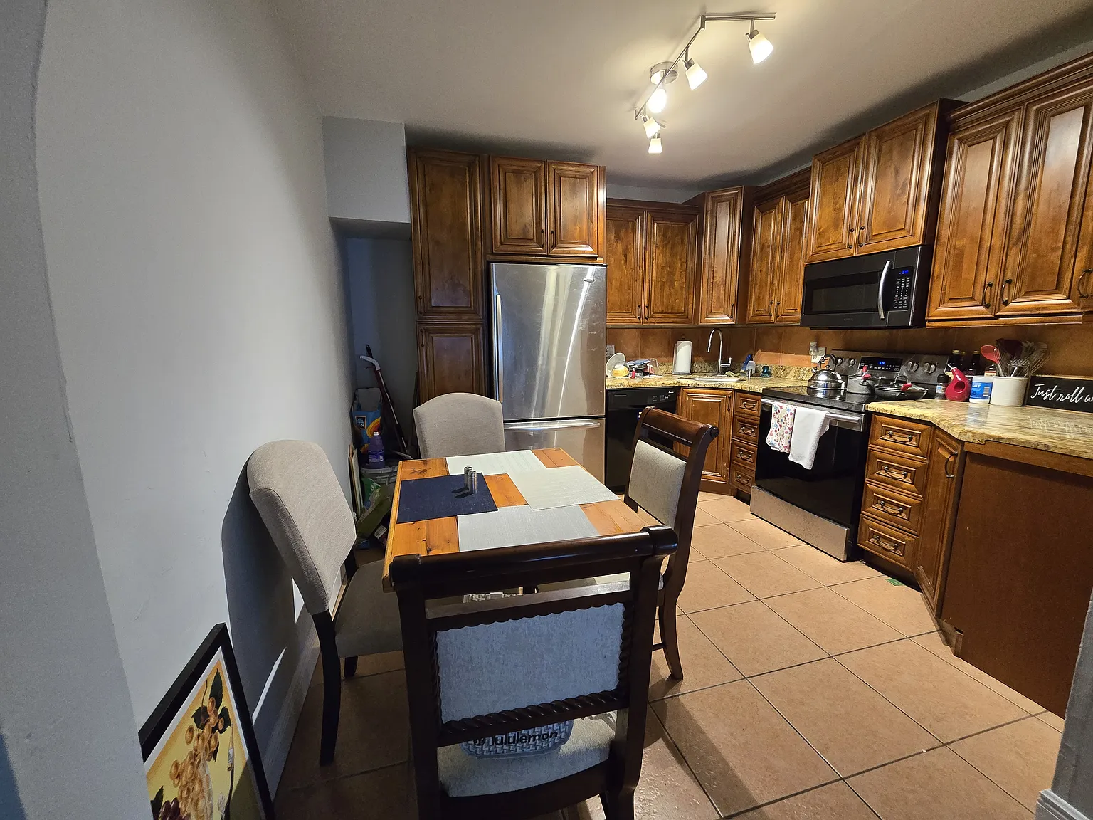 3 bed, 1591 sqft, $800 — Photo 2