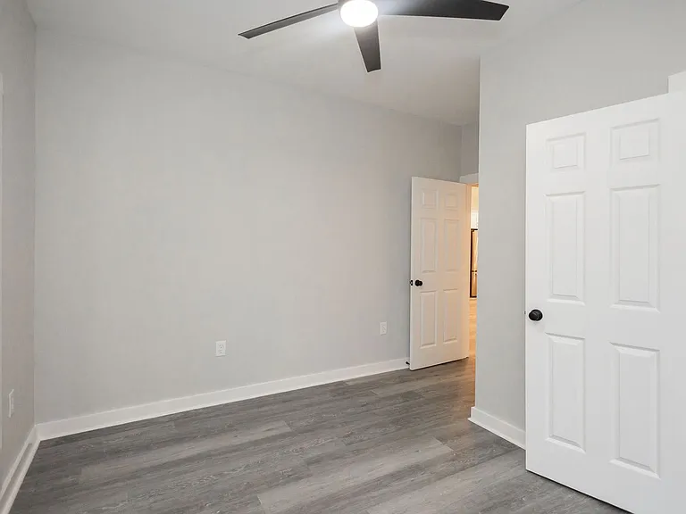 824 W Broad St — Photo 7