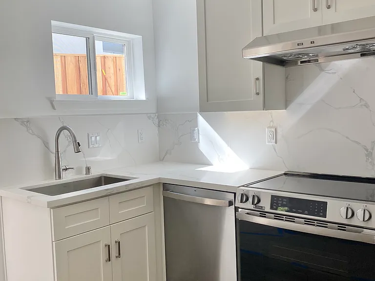 1615 Phillips Ln — Photo 18