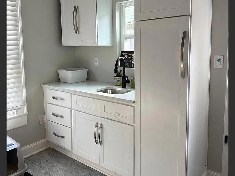 904 Toledano St — Photo 12