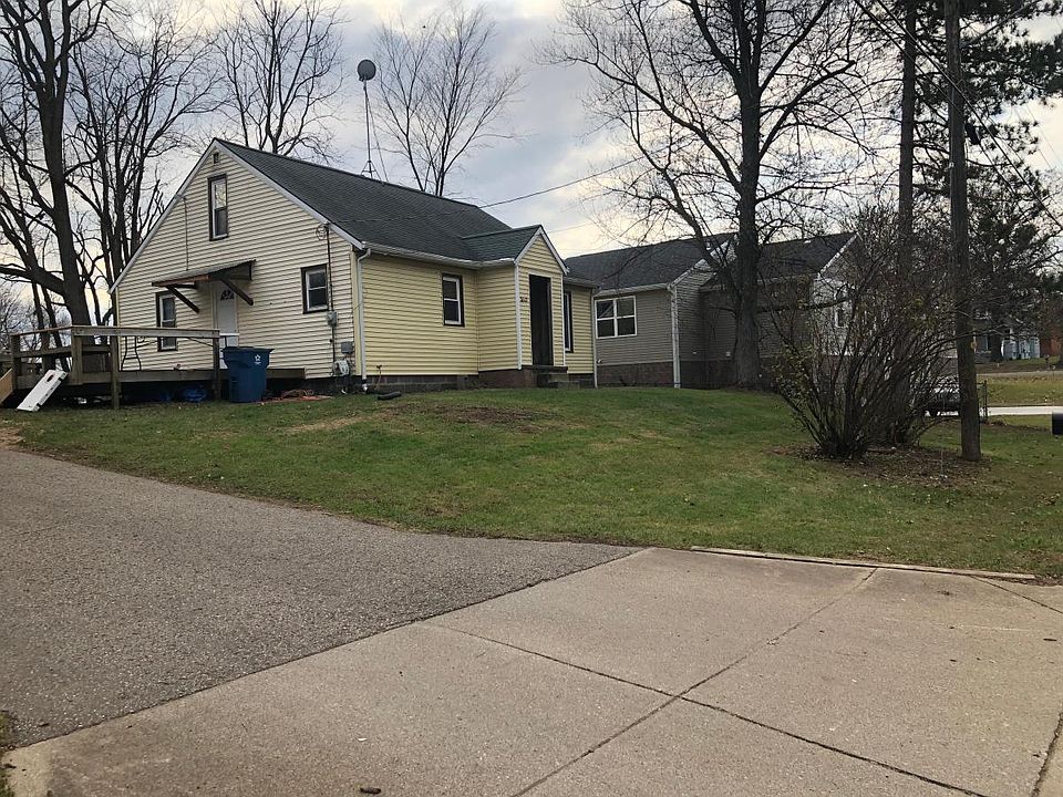 1st image of 2613 Redwood Ave