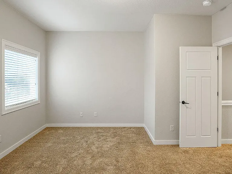 384 Market St NE — Photo 30