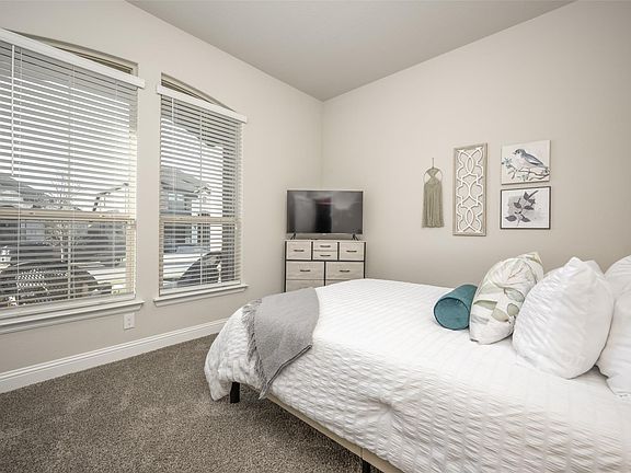 4th image of 2000 Saint Andrews Way