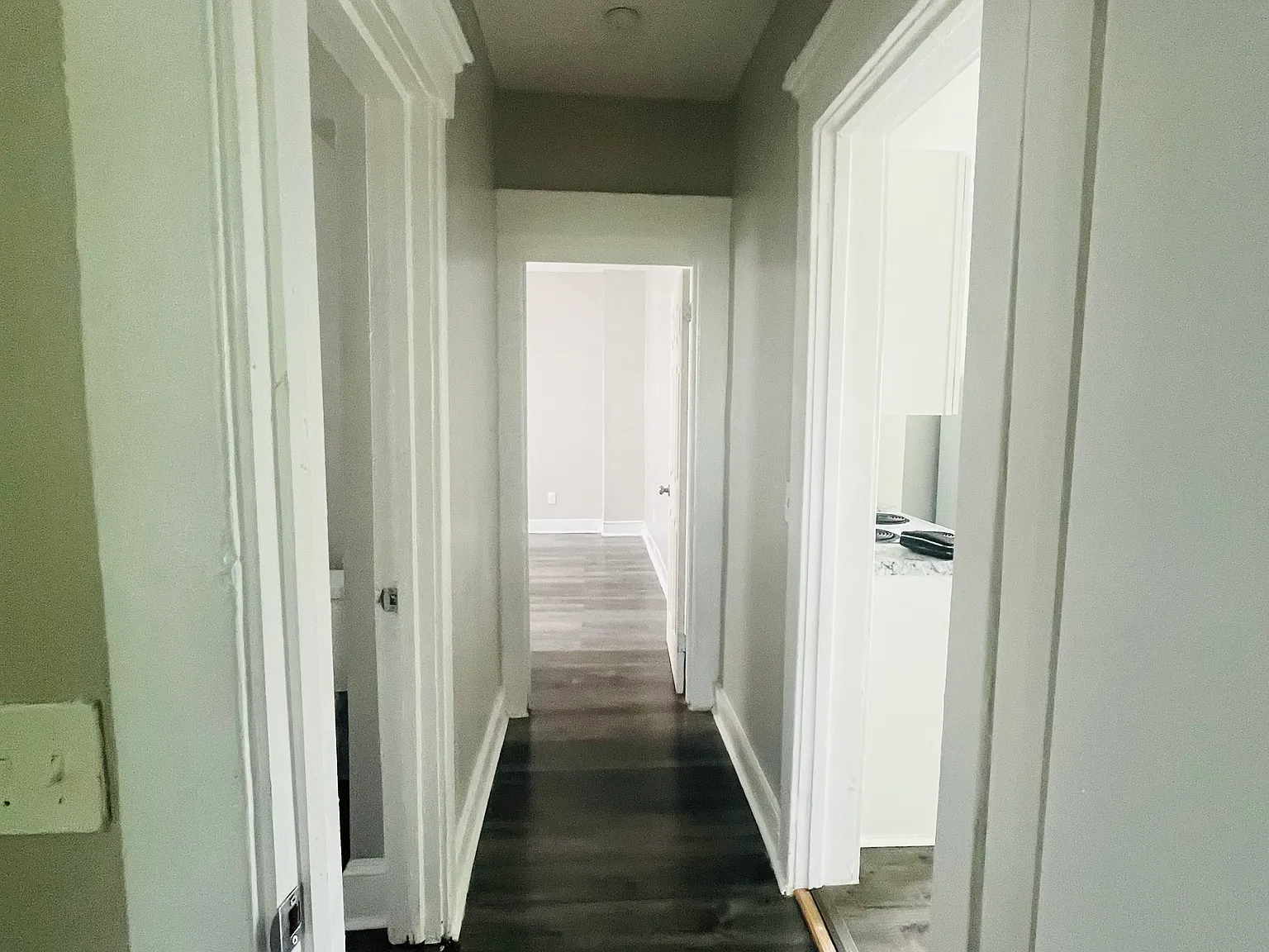 3 bed, 900 sqft, $2,000 — Photo 4
