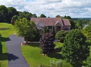 585 Overlook Pass, Fredonia, WI 53021