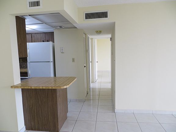 5th image of 9682 Fontainebleau Blvd APT 511