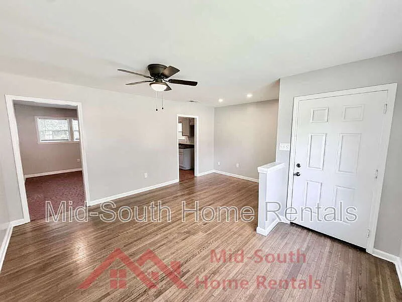 3 bed, 1.5 bath, 1121 sqft, $1,250 — Photo 4