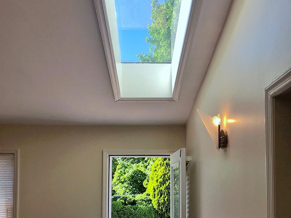 Entry with natural light