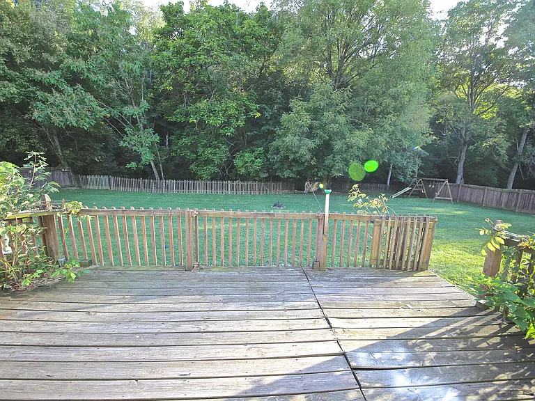 876 E Meadowlands Dr — Photo 14