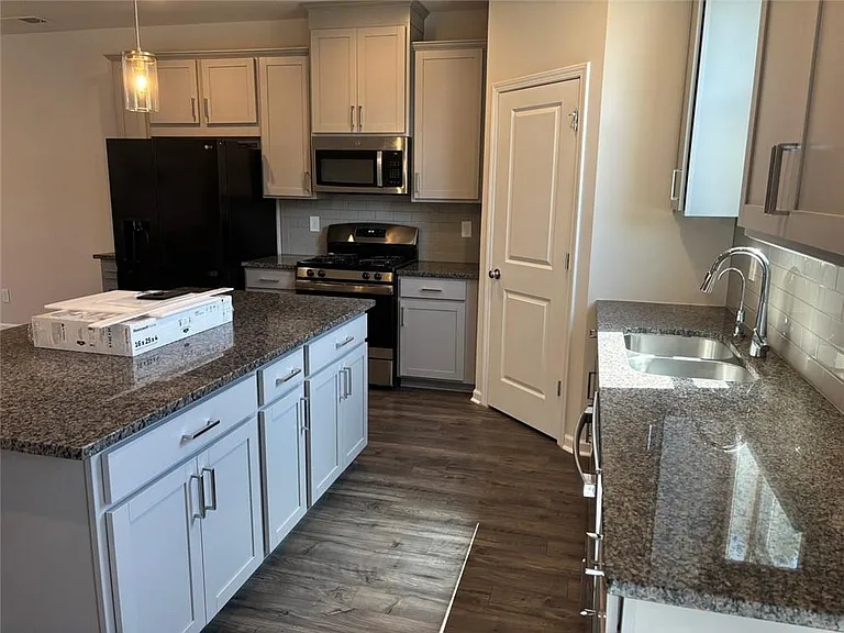 3667 Hidden Valley Cir — Photo 6