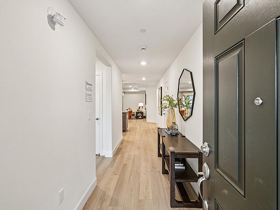 2676 Wesley Way Entry