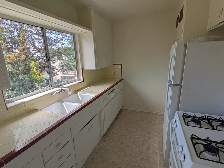 1961 Talmadge St #15 — Photo 3