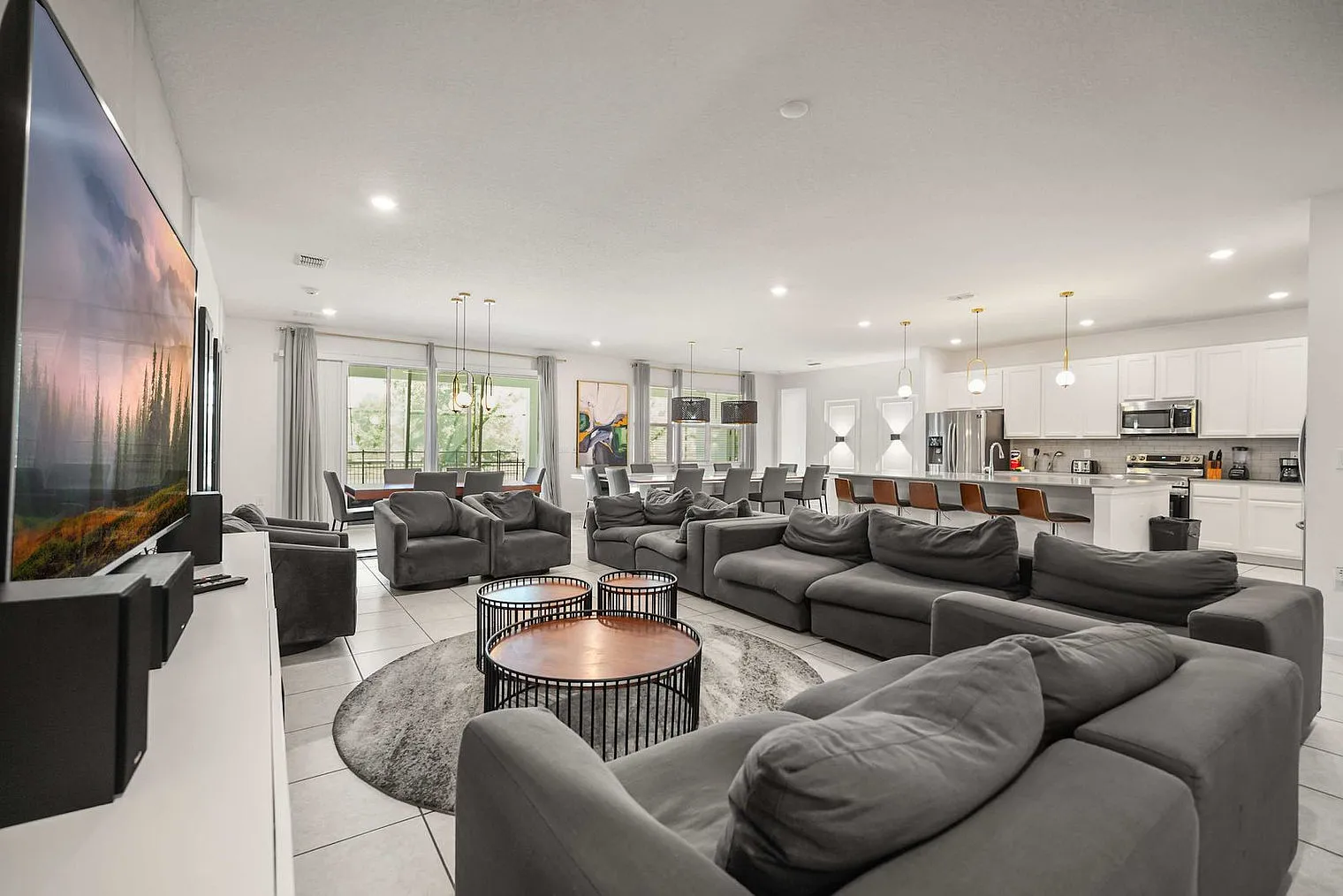 15 bed, 15.0 bath, 6253 sqft, $9,331 — Photo 1