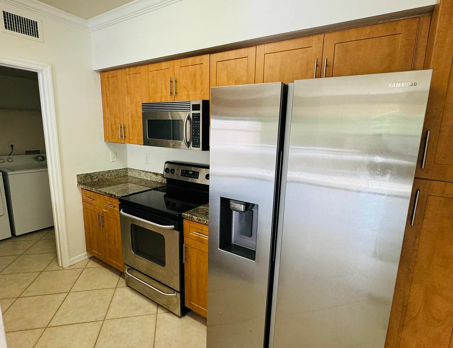 1 bed, 1.0 bath, 843 sqft, $1,800 — Photo 3