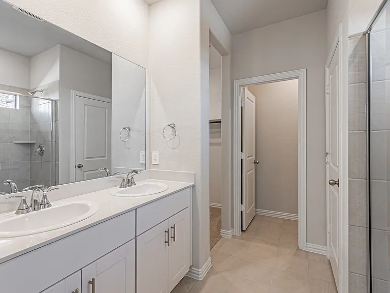 801 Leavenworth Dr — Photo 3