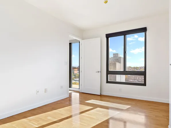 500 4th Avenue image 8 of 17