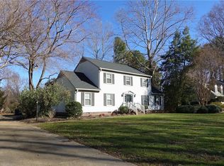 10 Valmoore Dr, Poquoson, VA 23662