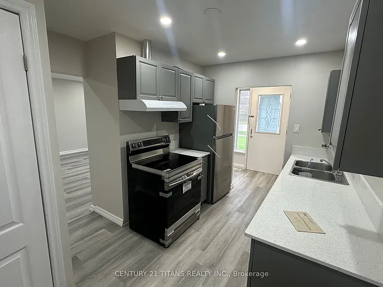 24 Bailey Cres #UPPER — Photo 5